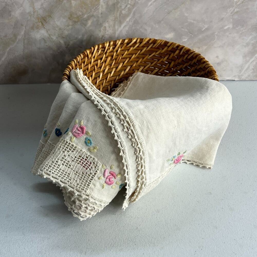 Vintage Ivory Napkins Set of 8 Embroidered Flowers Crochet Two sizes